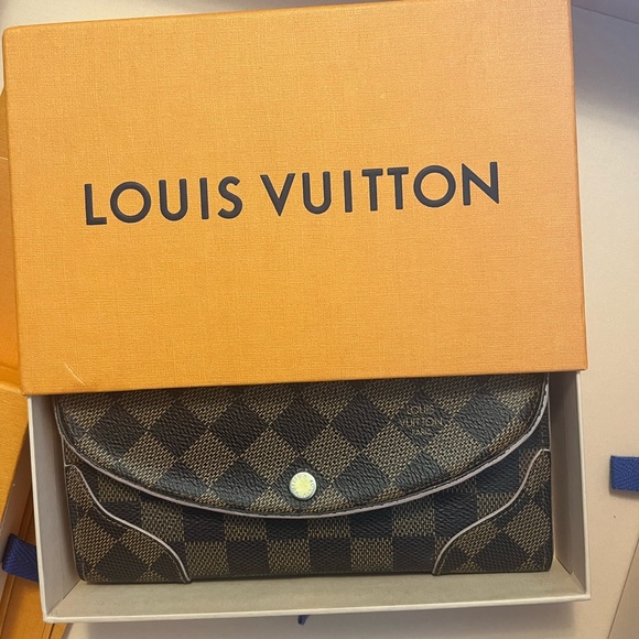 Authentic Louis Vuitton Caissa Wallet - Picture 12 of 13